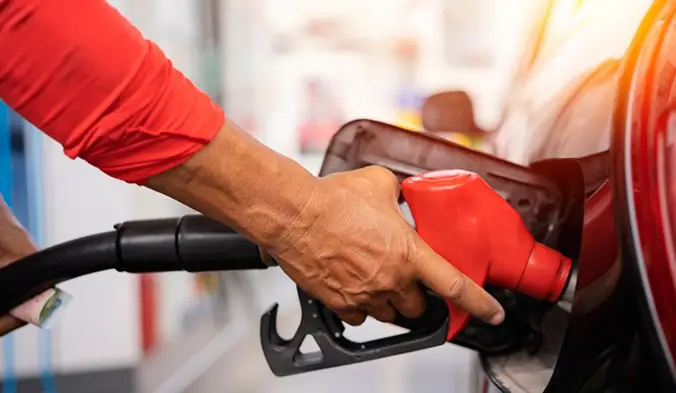 Precios de combustible en estación de servicio